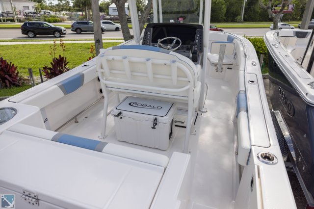 New 2024 Robalo R230 for sale